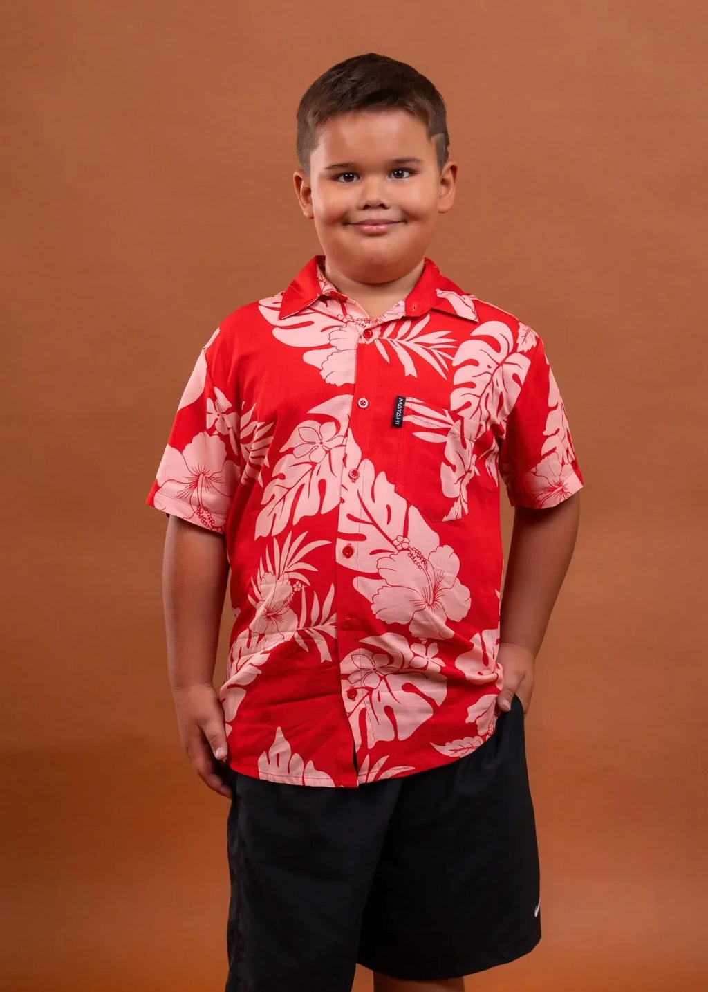 Petit garçon portant une chemise polynésienne Bamboo Kultur