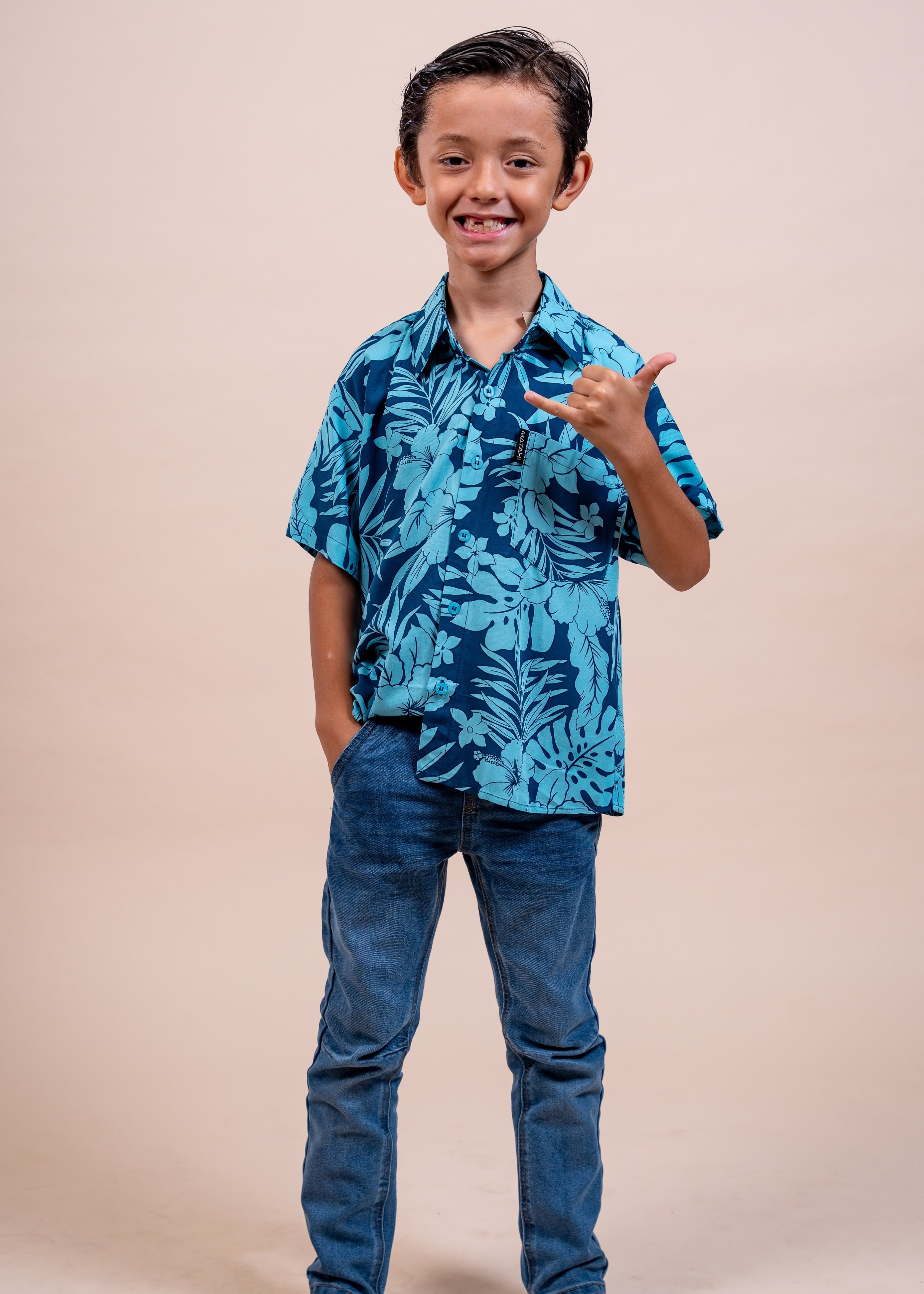 Petit garçon portant une chemise polynésienne Bamboo Kultur