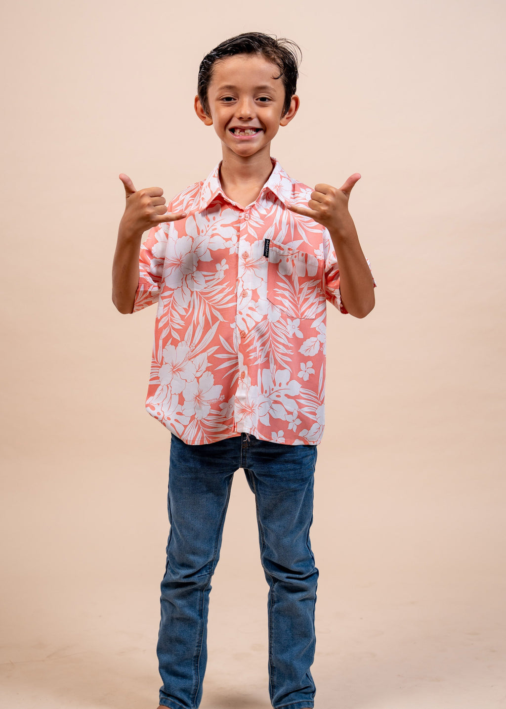 Petit garçon portant une chemise polynésienne Bamboo Kultur