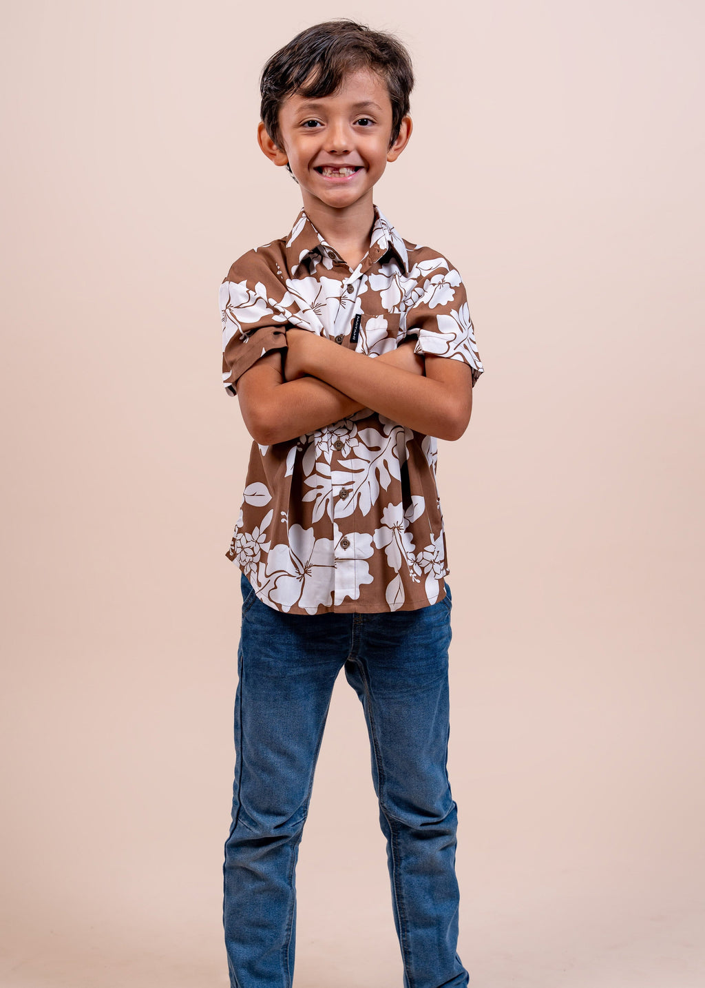 Petit garçon portant une chemise polynésienne Bamboo Kultur