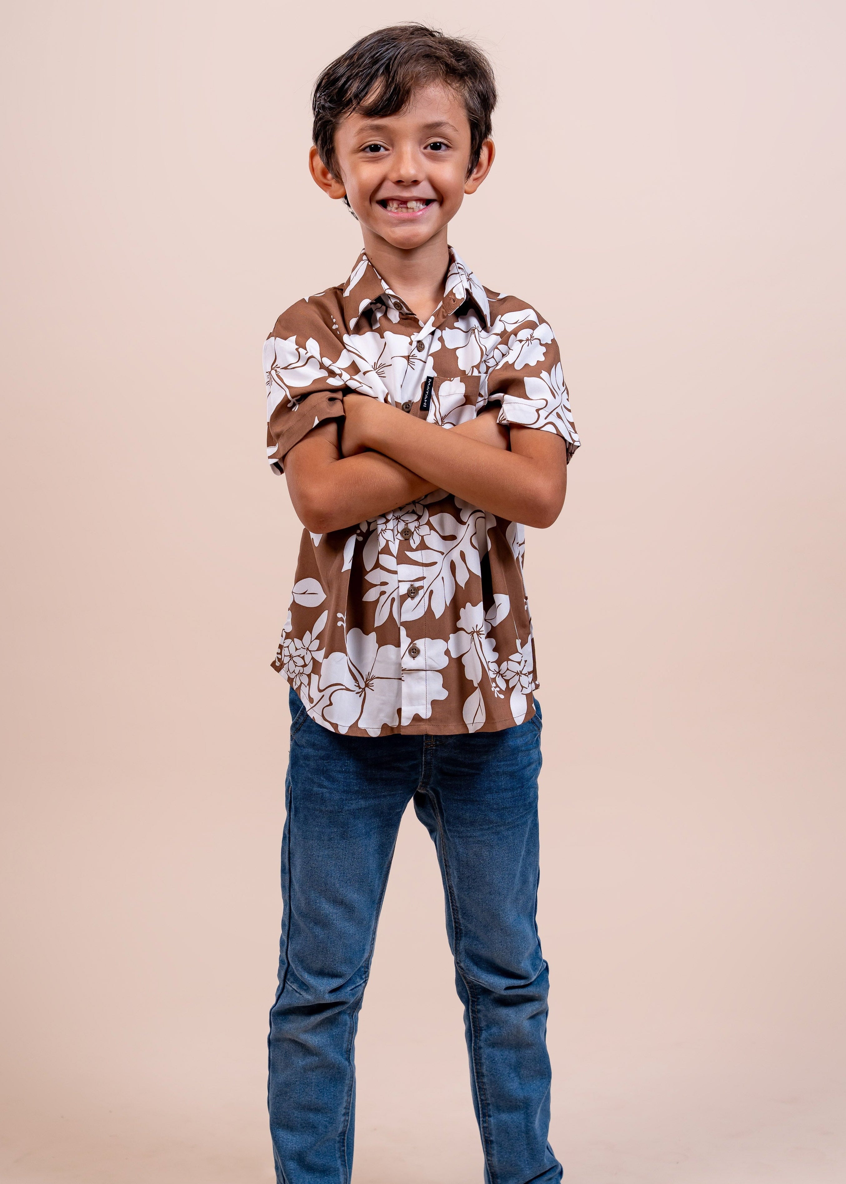 Petit garçon portant une chemise polynésienne Bamboo Kultur