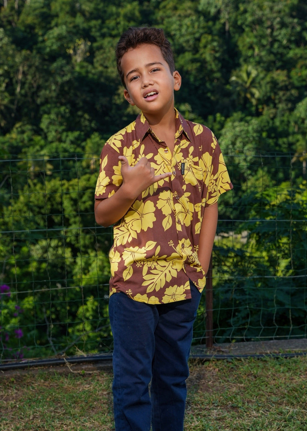 Petit garçon portant une chemise polynésienne Bamboo Kultur