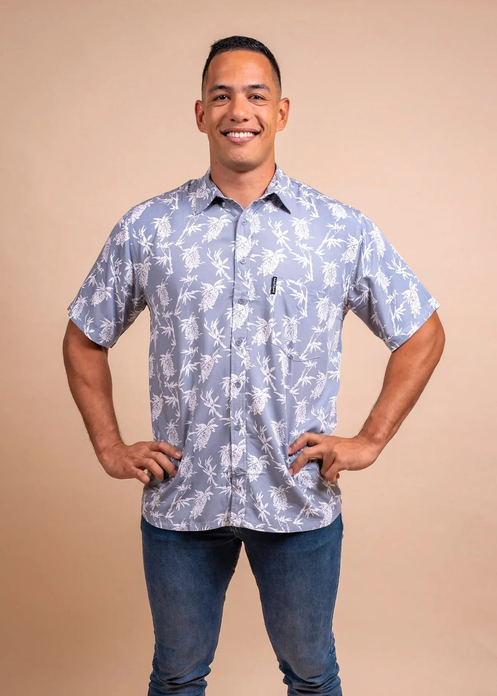 Man wearing a grey polynesian shirt with pinaeple pattern