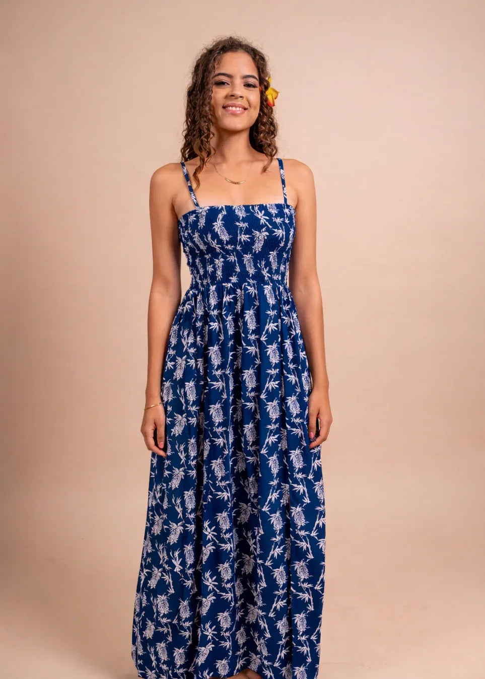 Women smilling wearing a cute polynesian dress in bleu navy color with pinaeple pattern
