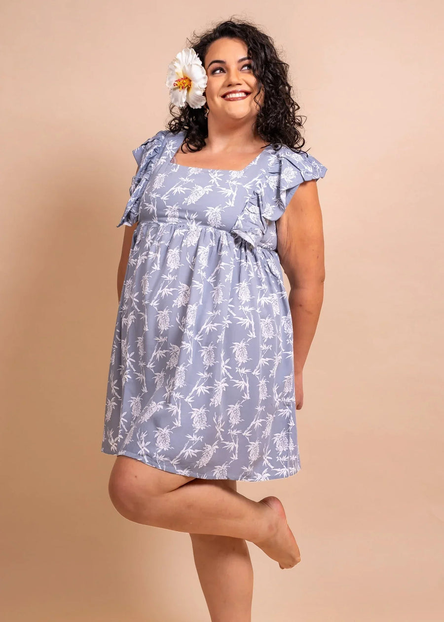 Women with cute bamboo kultur Hokulani XL dress in greycolor with pinaeple pattern
