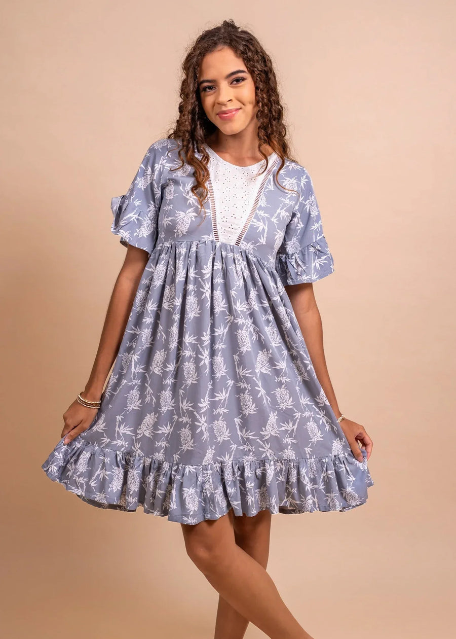 Women wearing a cute polynesian dress in grey color with pinaeple pattern