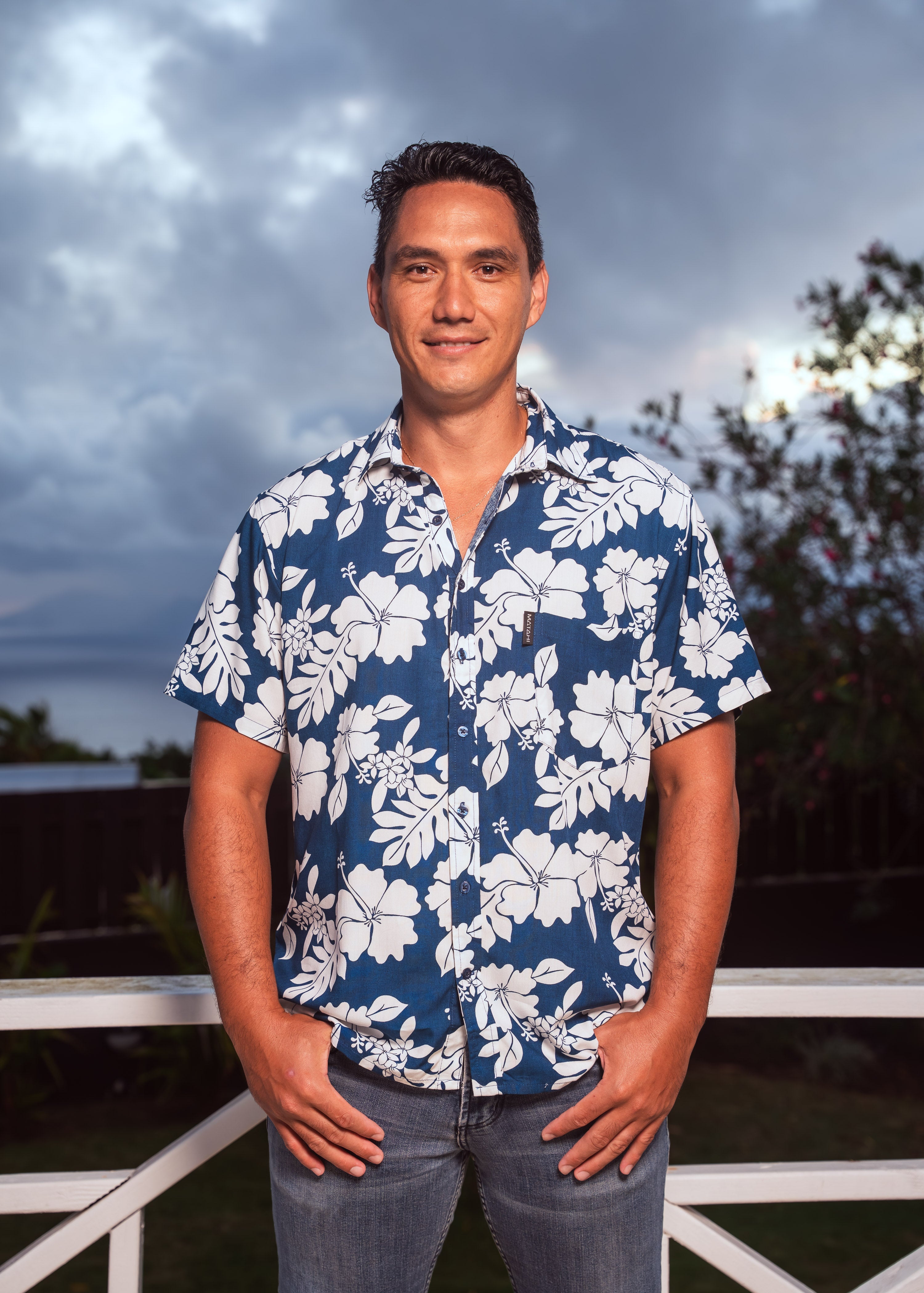 Tahitian man wearing a blue Polynesian floral Bamboo Kultur shirt