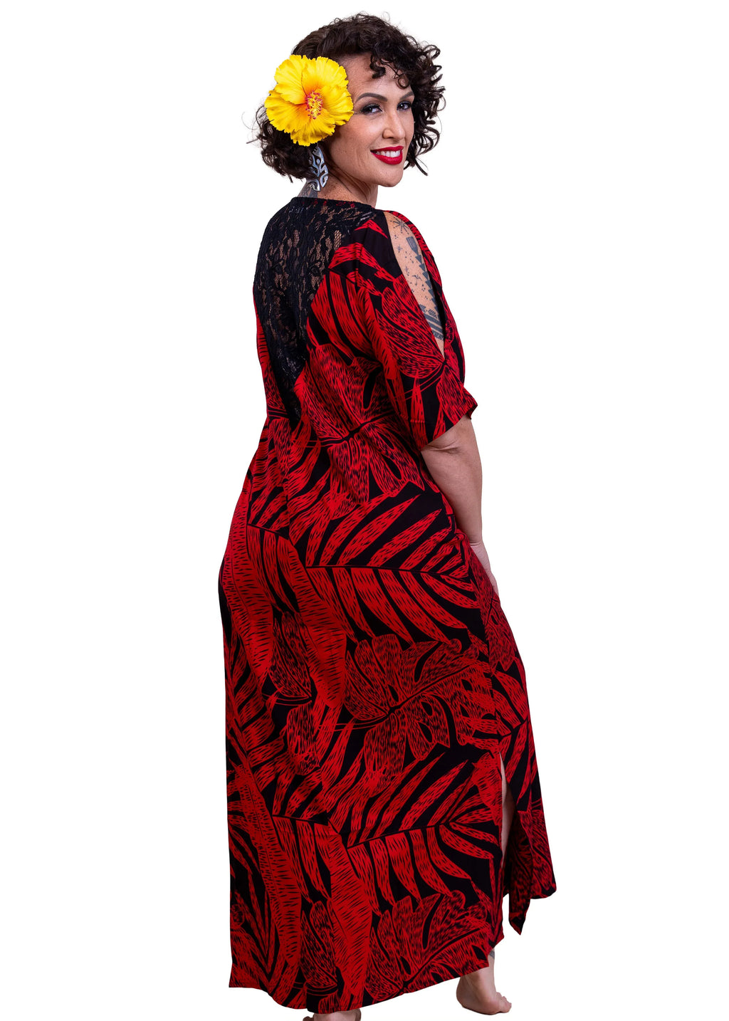 Eimeo wearing the Teavei dress bamboo kultur model in Red  and black leafy pattern