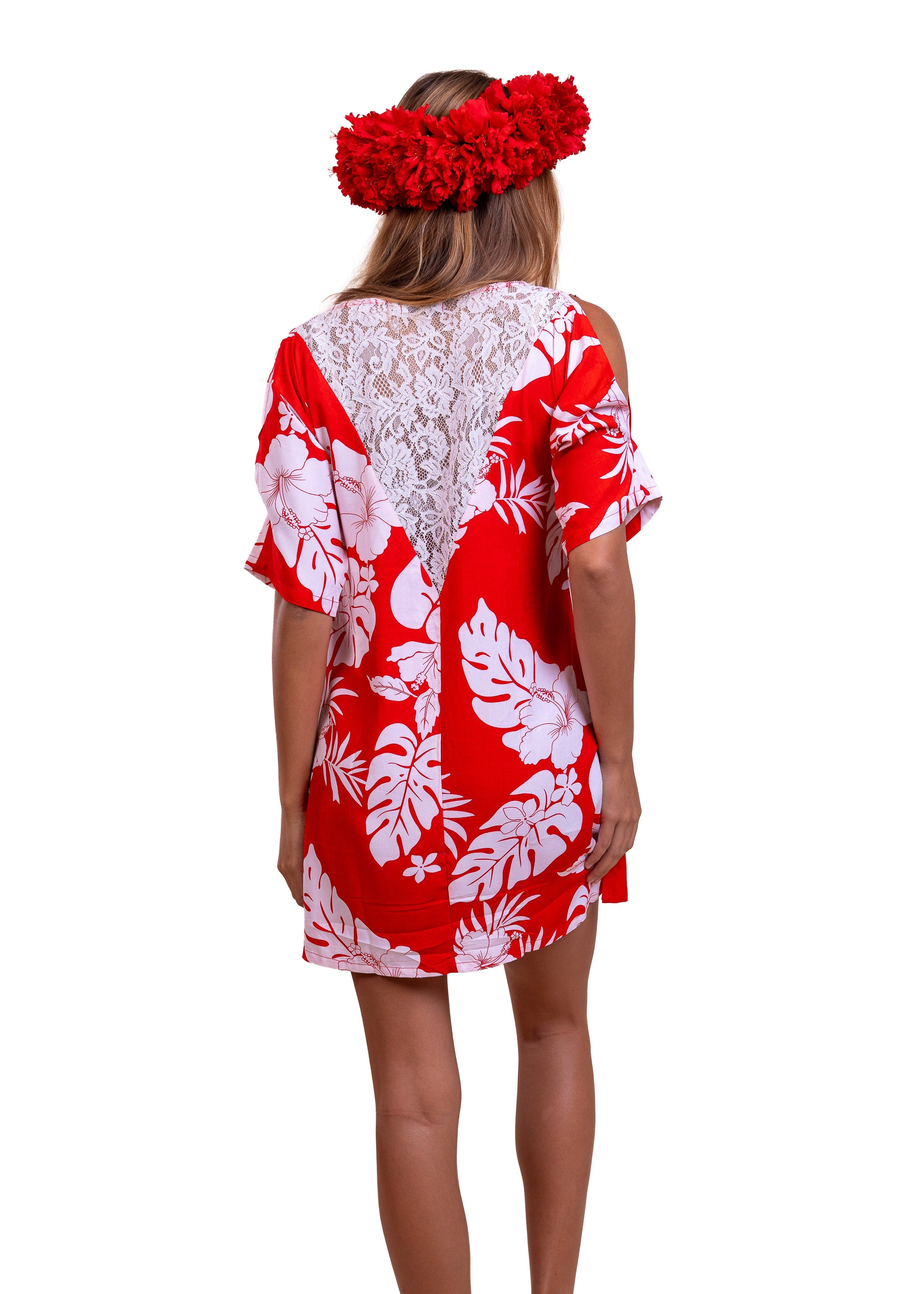 Kea wearing the Teavei bamboo kultur in red and white hibiscus pattern , short version