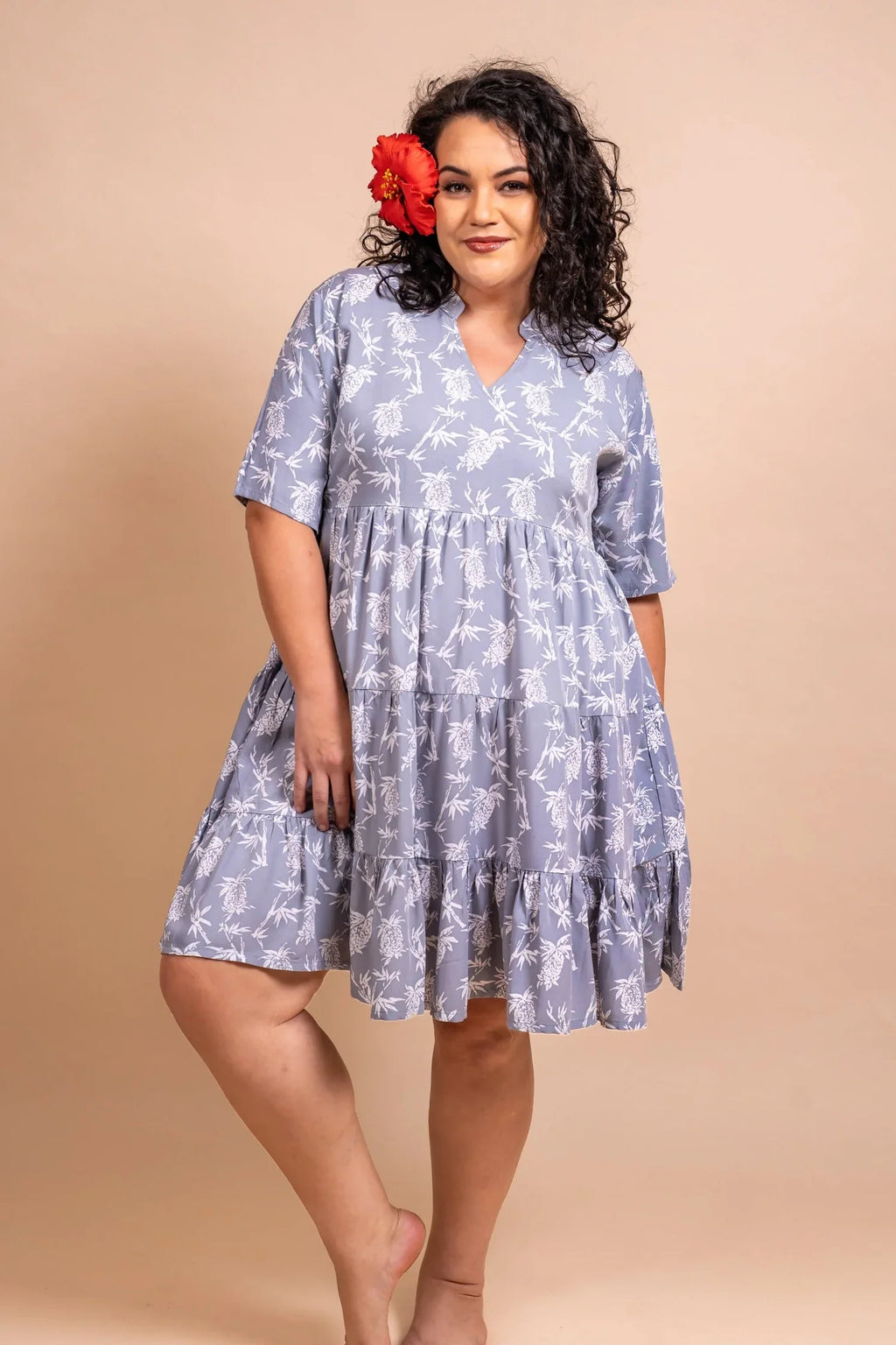 Women wearing a cute polynesian short dress in grey color with pinaeple pattern